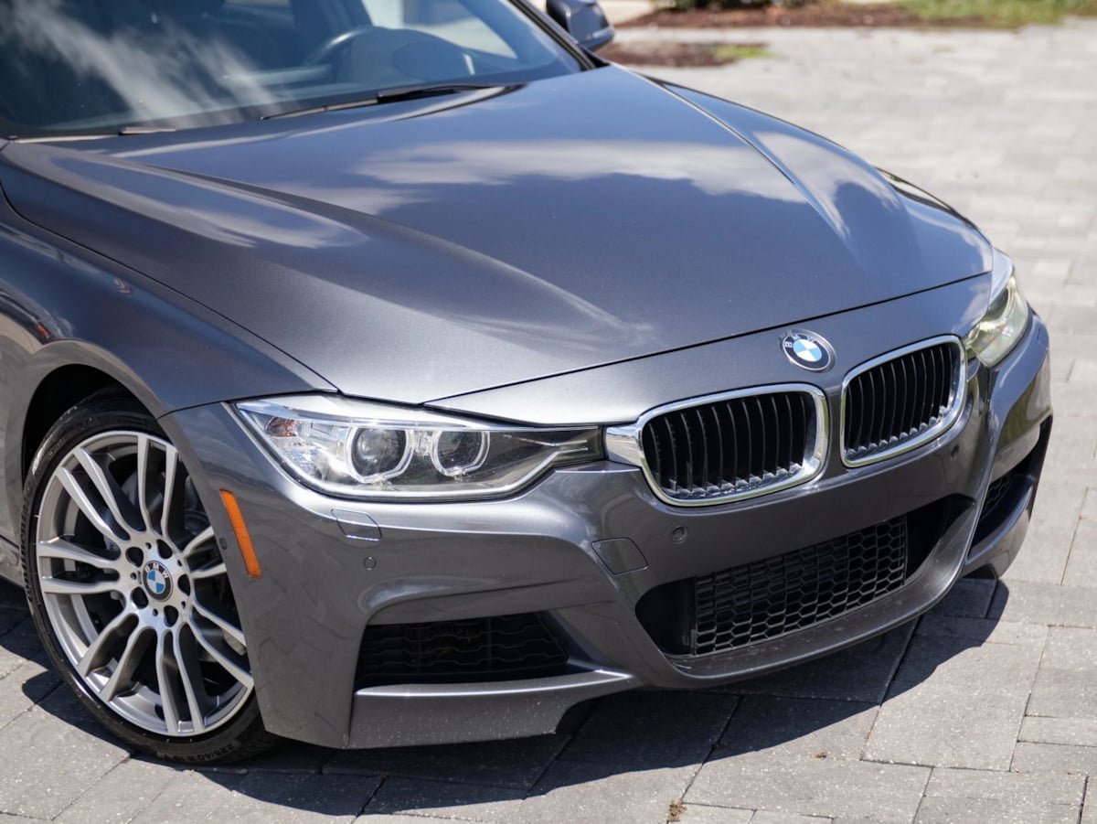 BMW 3 Series photo 3