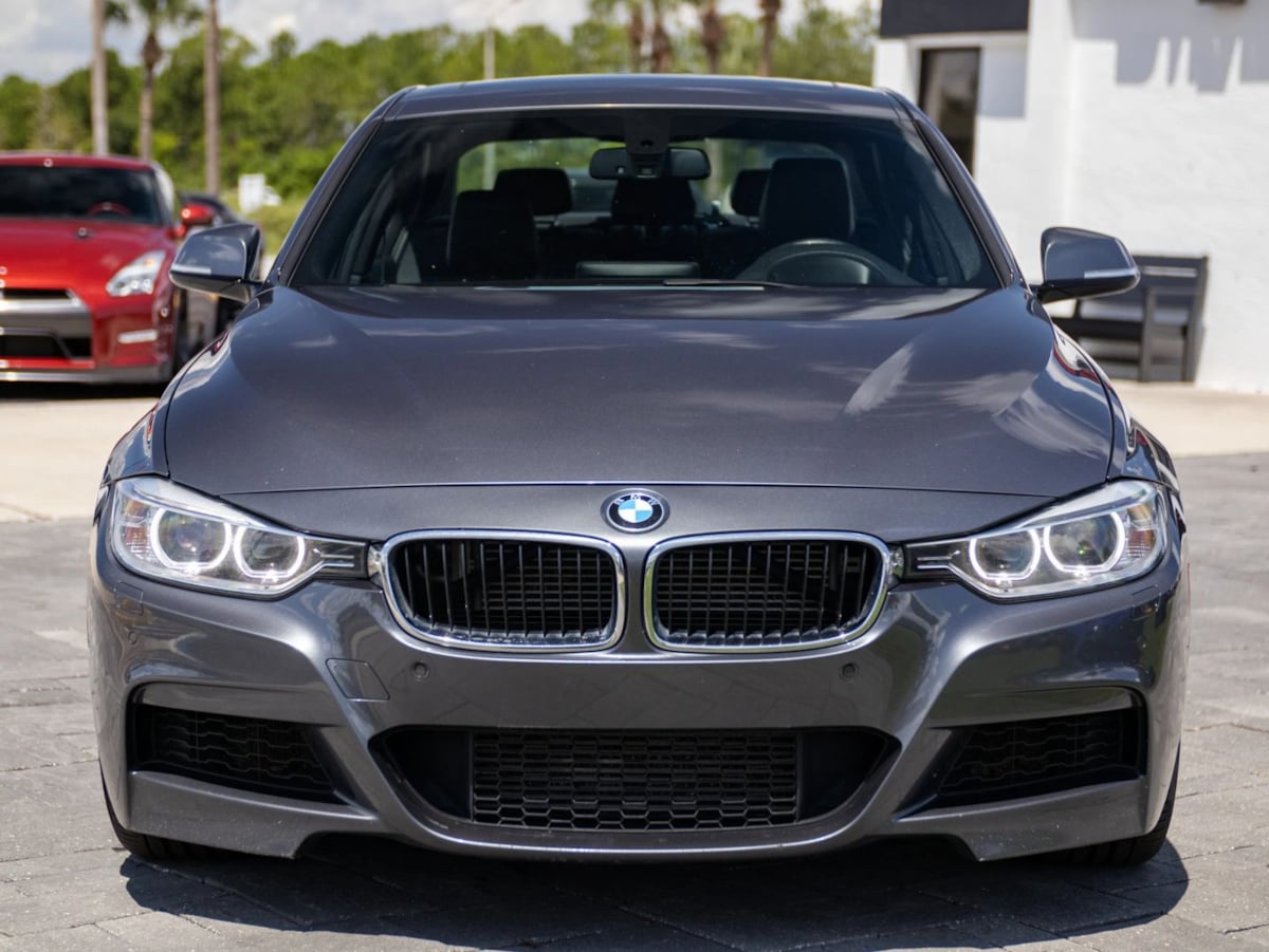 BMW 3 Series photo 4