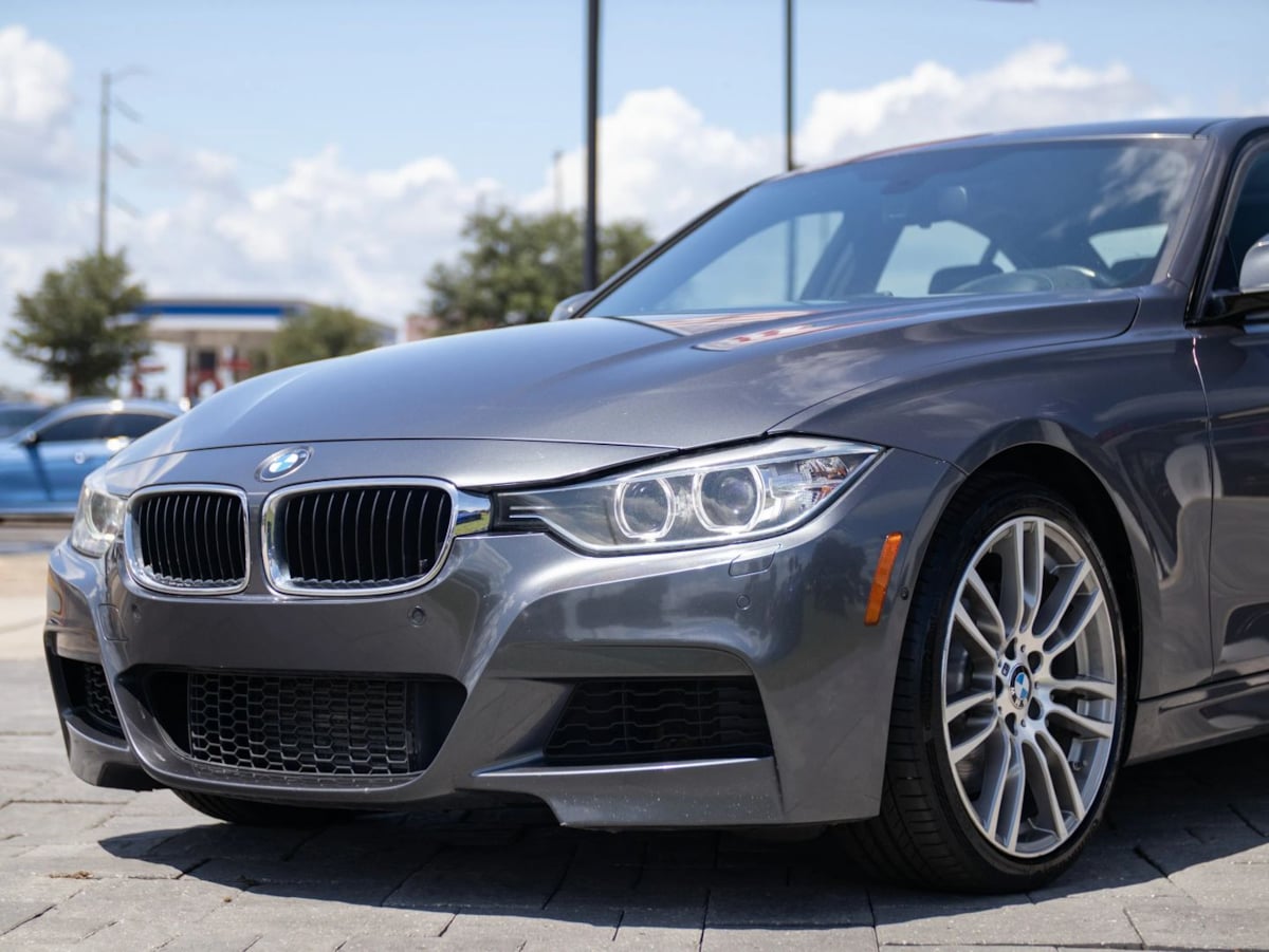 BMW 3 Series photo 5