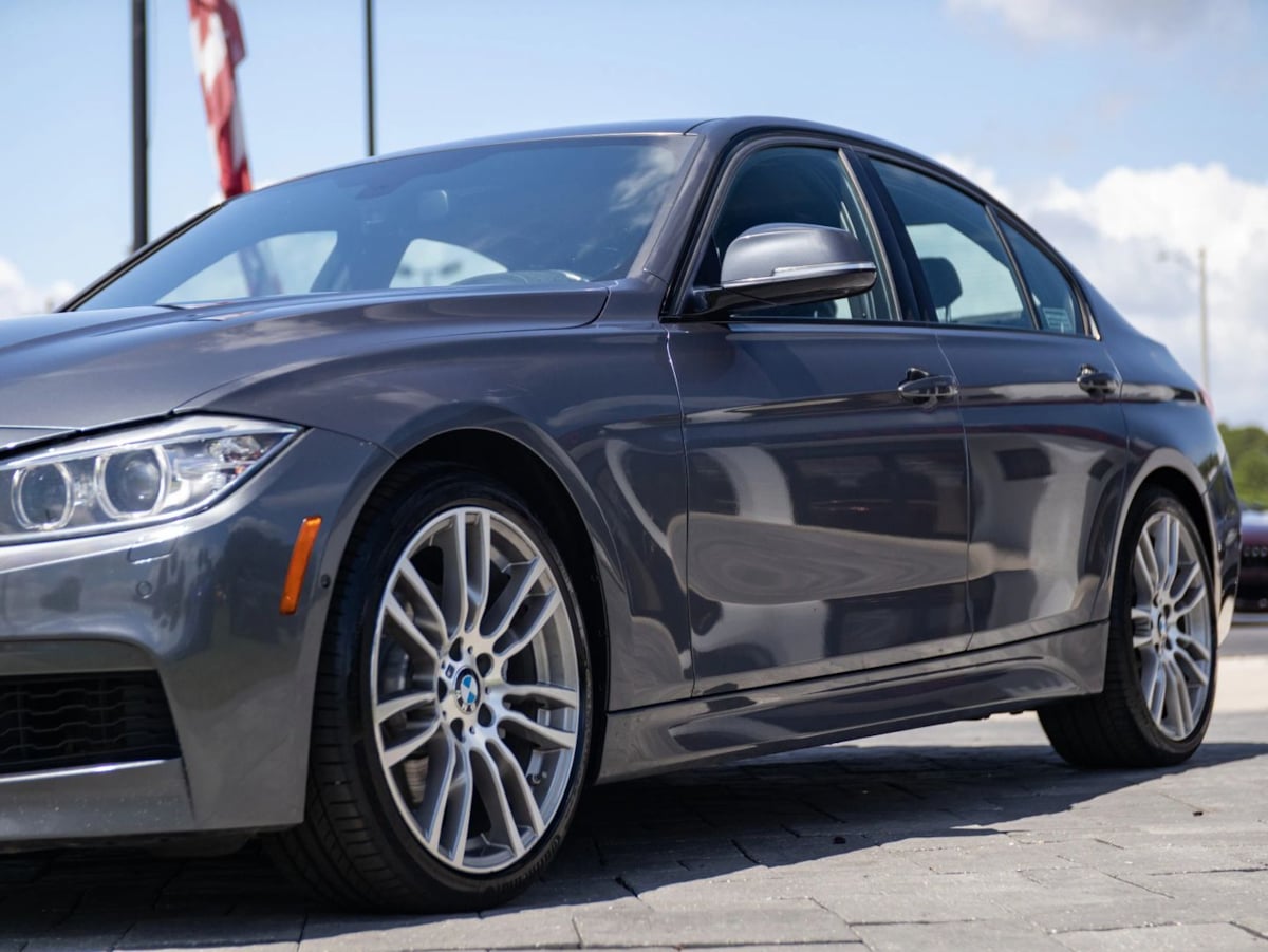 BMW 3 Series photo 7