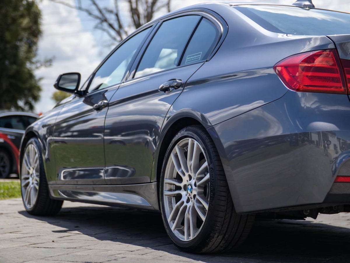 BMW 3 Series photo 8