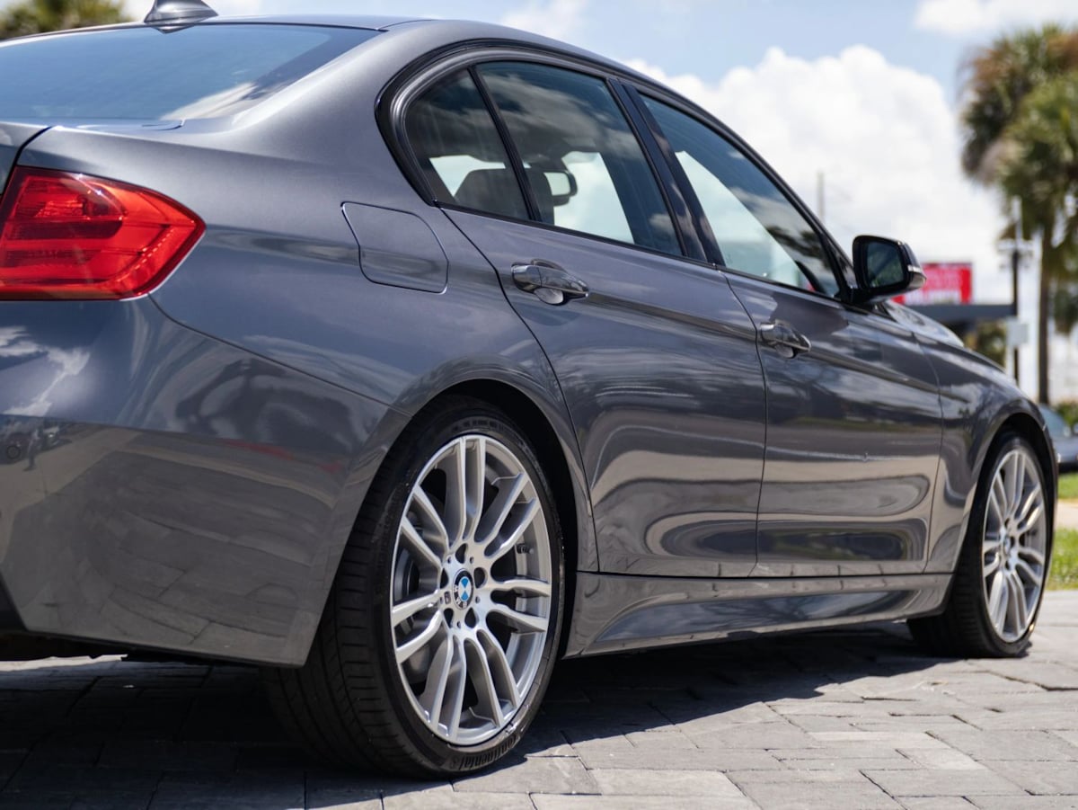 BMW 3 Series photo 14