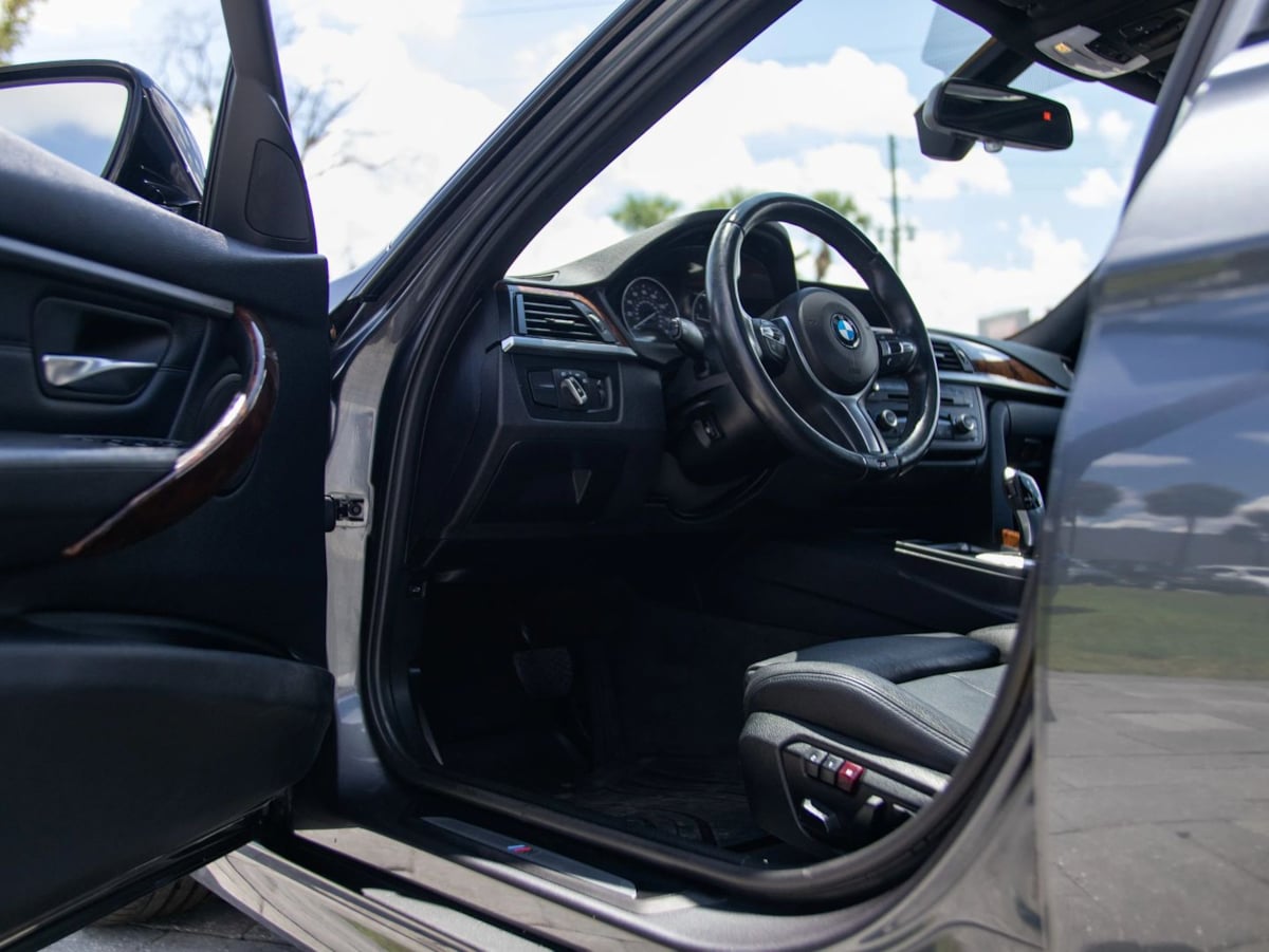 BMW 3 Series photo 15