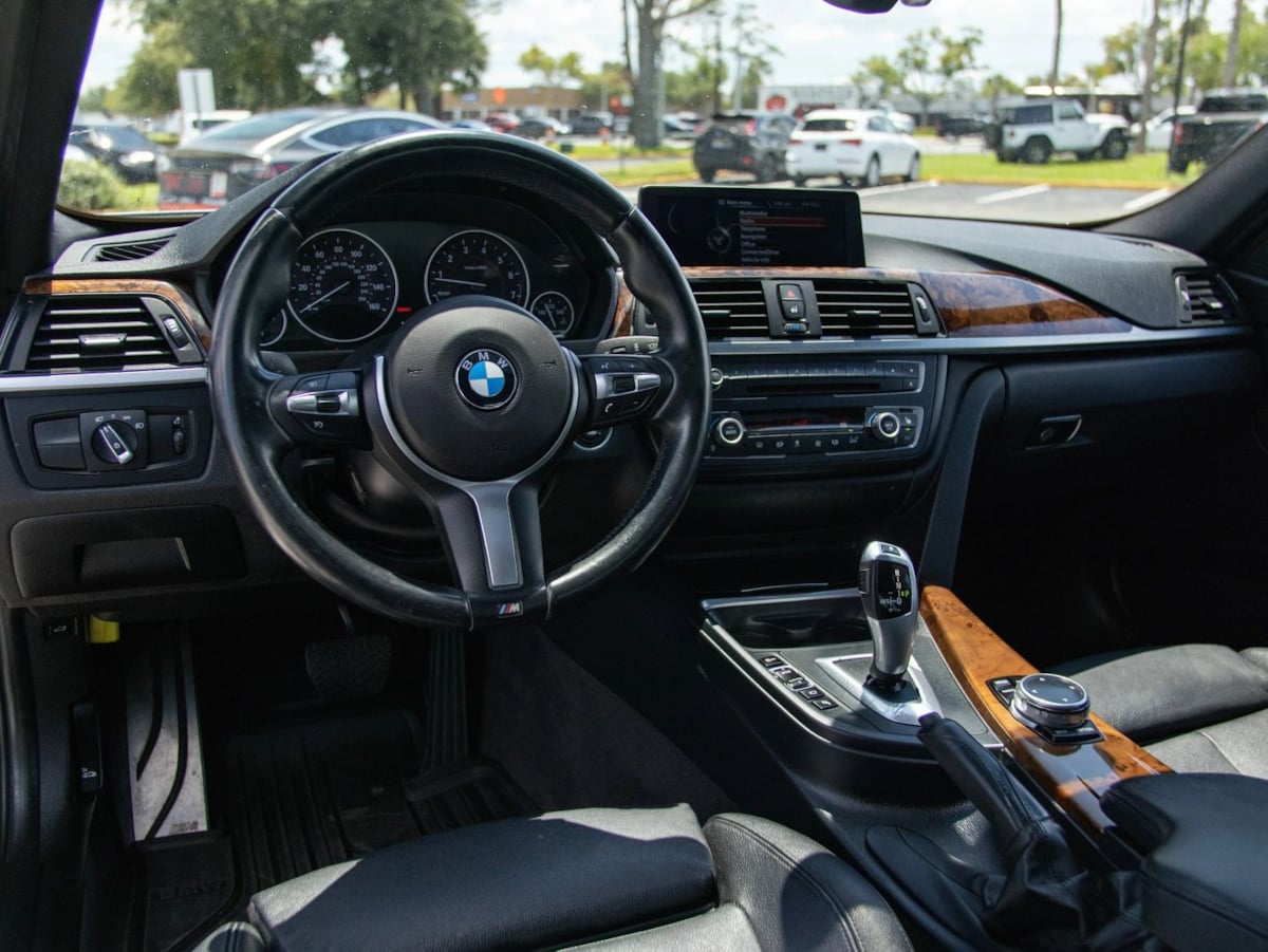 BMW 3 Series photo 16