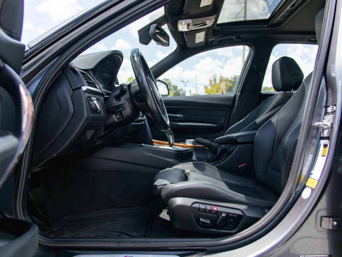 BMW 3 Series photo 17