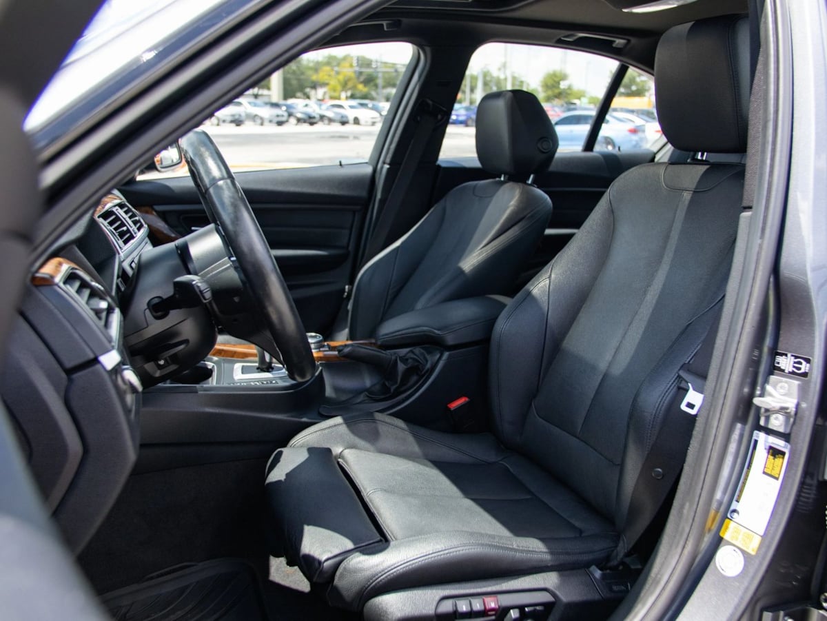 BMW 3 Series photo 18