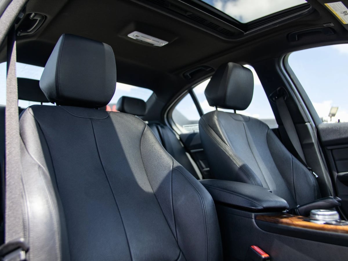 BMW 3 Series photo 21
