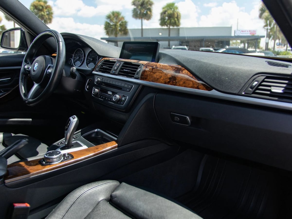 BMW 3 Series photo 22