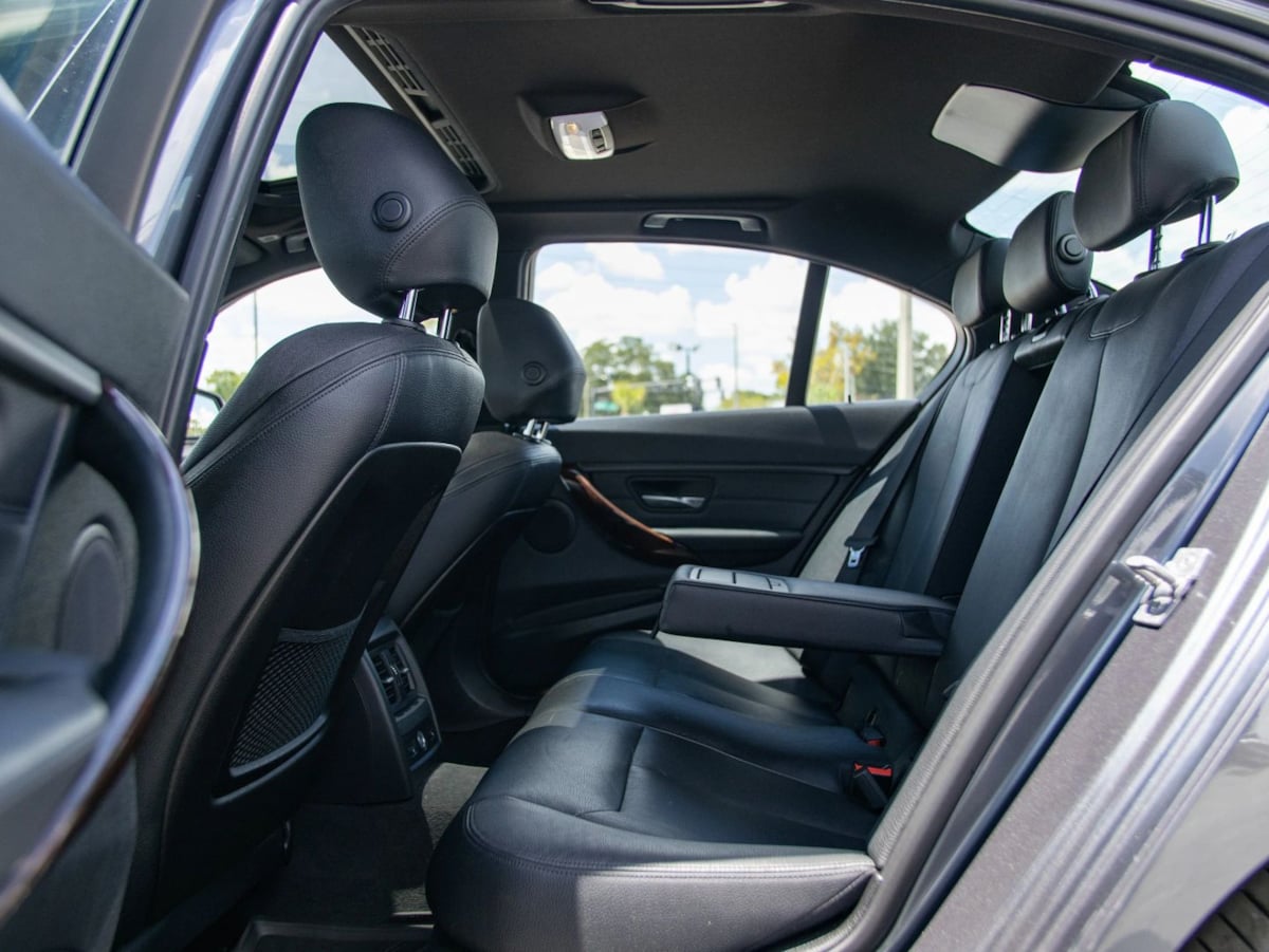 BMW 3 Series photo 24