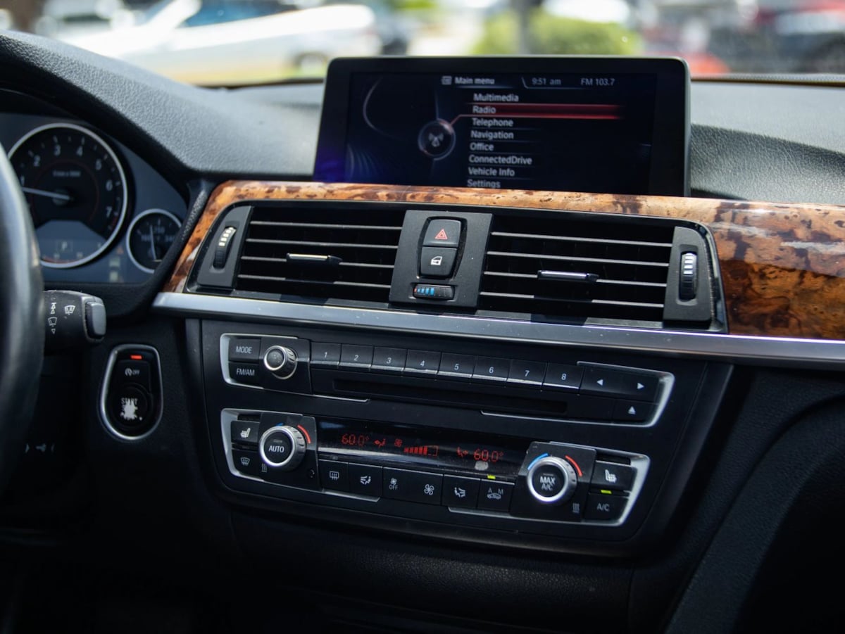 BMW 3 Series photo 28