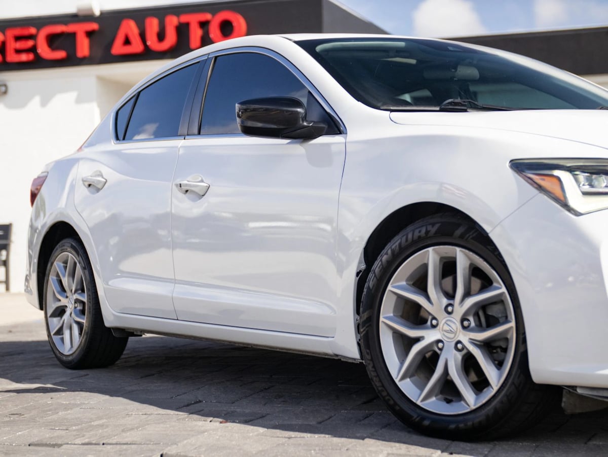 Acura ILX photo 2