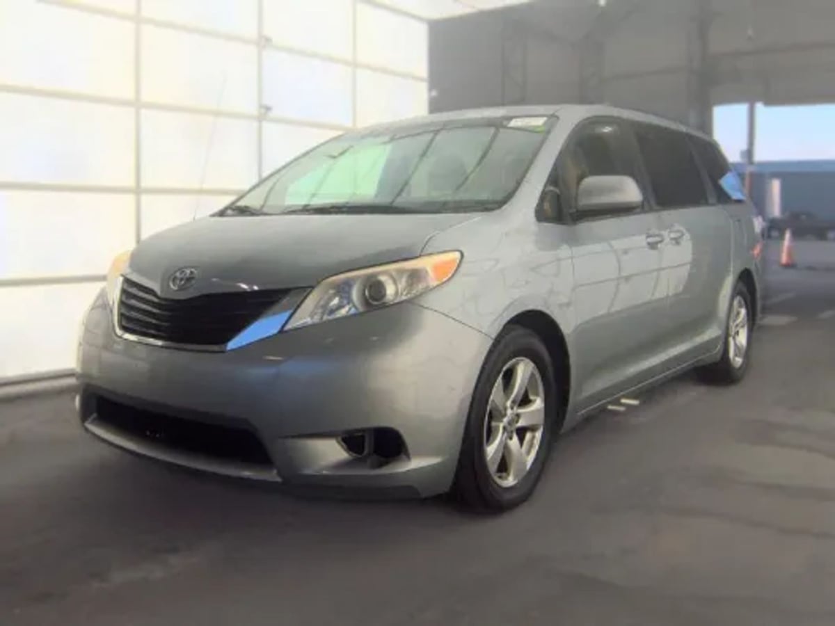 Toyota Sienna photo 9