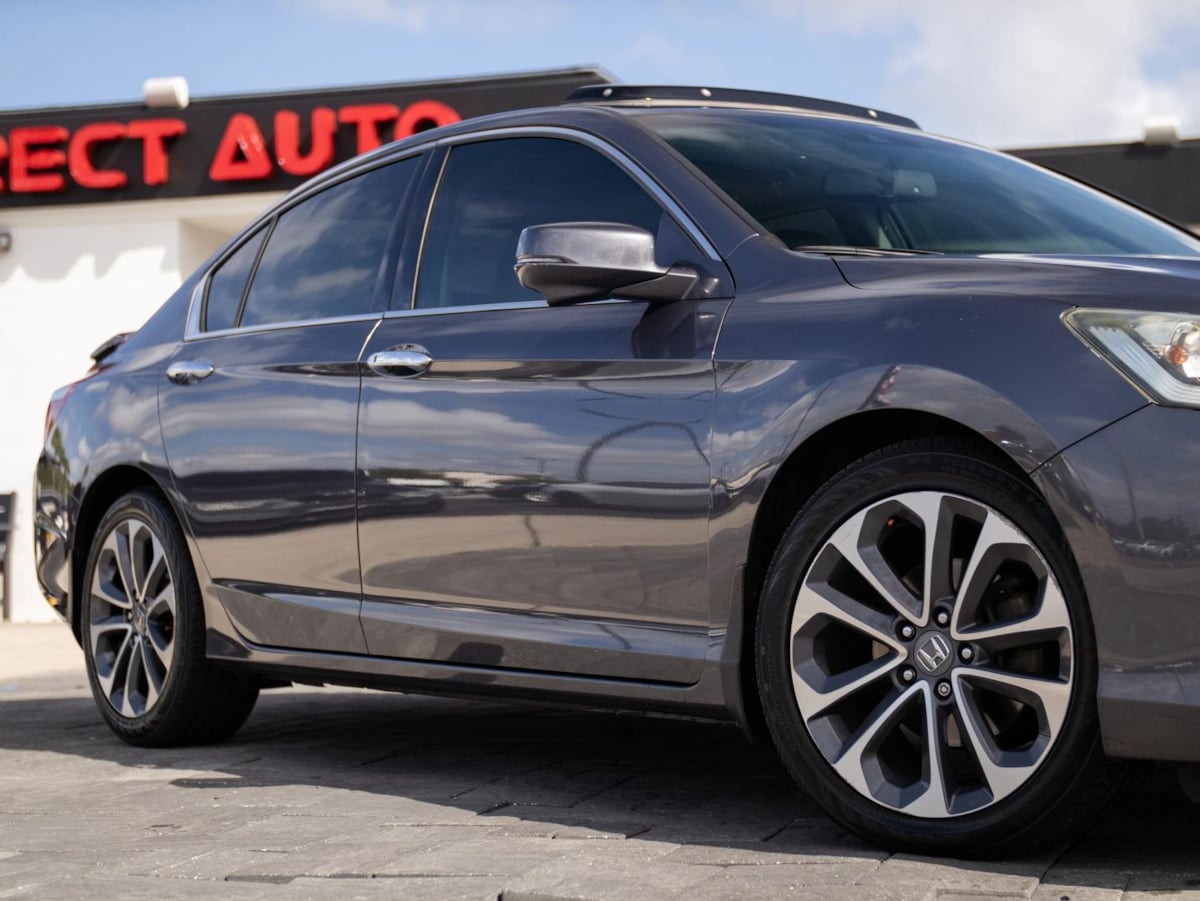 Honda Accord photo 2