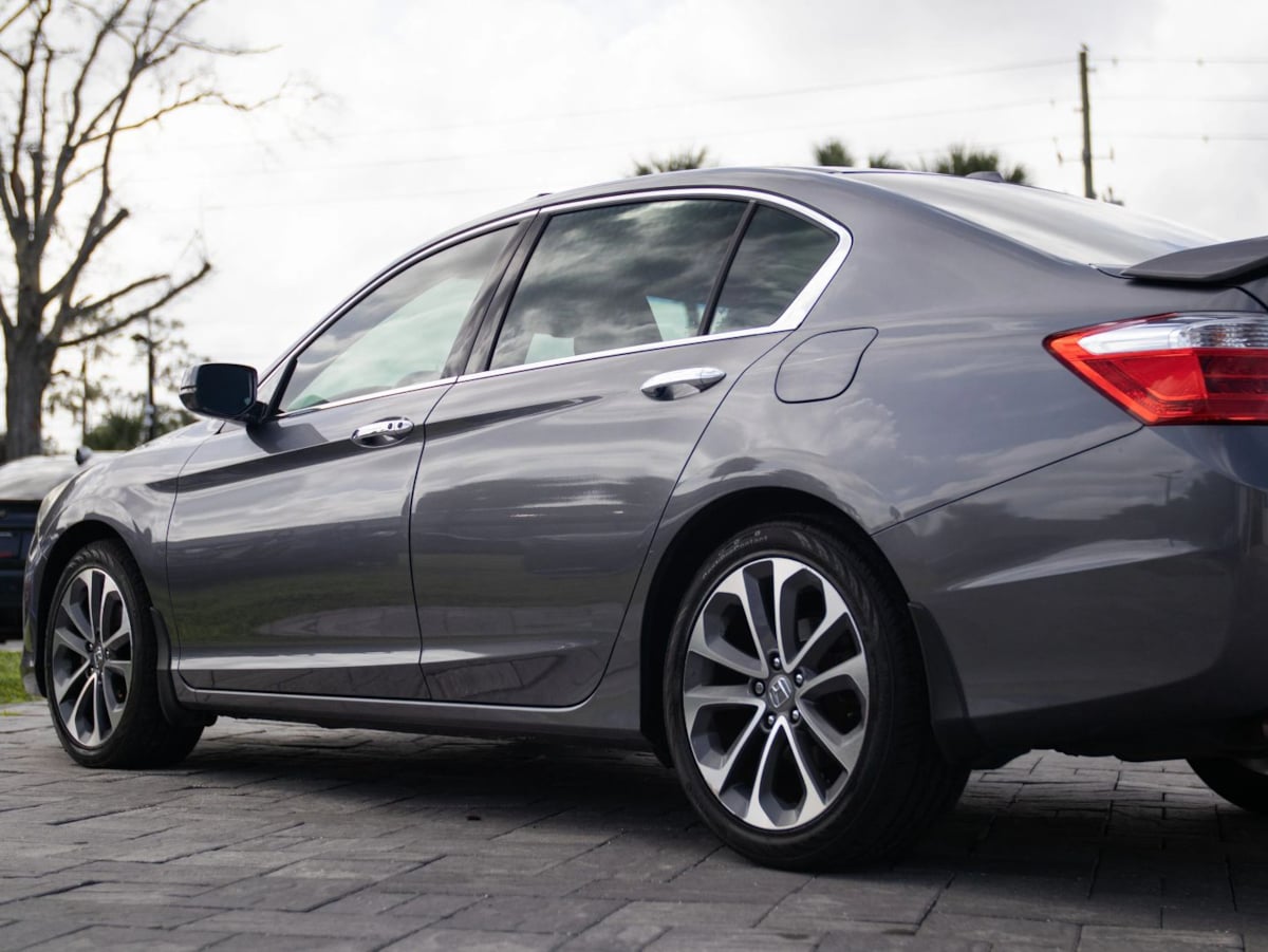 Honda Accord photo 8