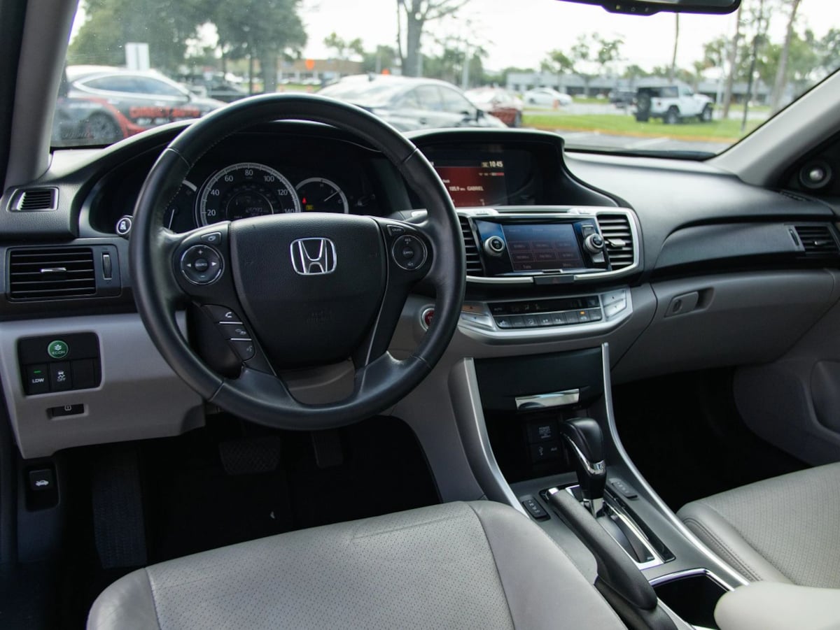 Honda Accord photo 16
