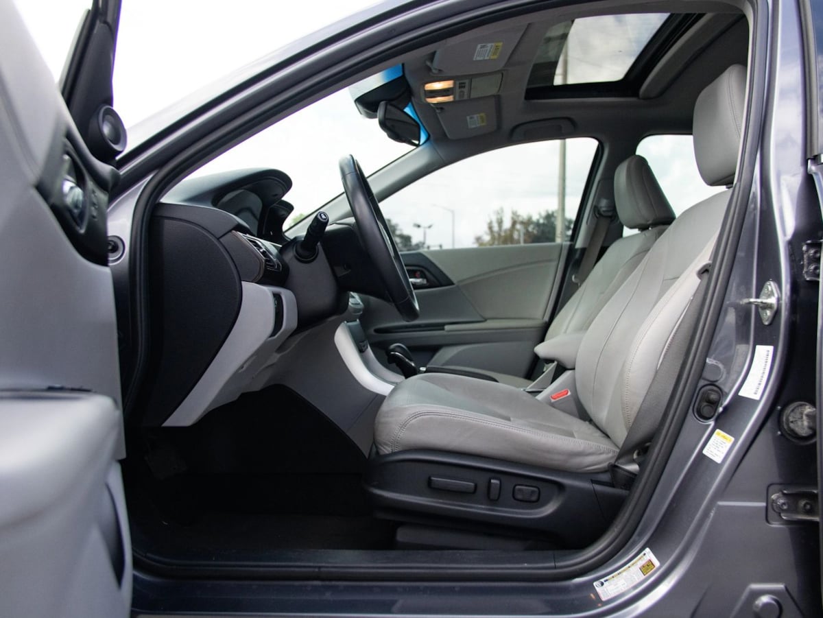 Honda Accord photo 17