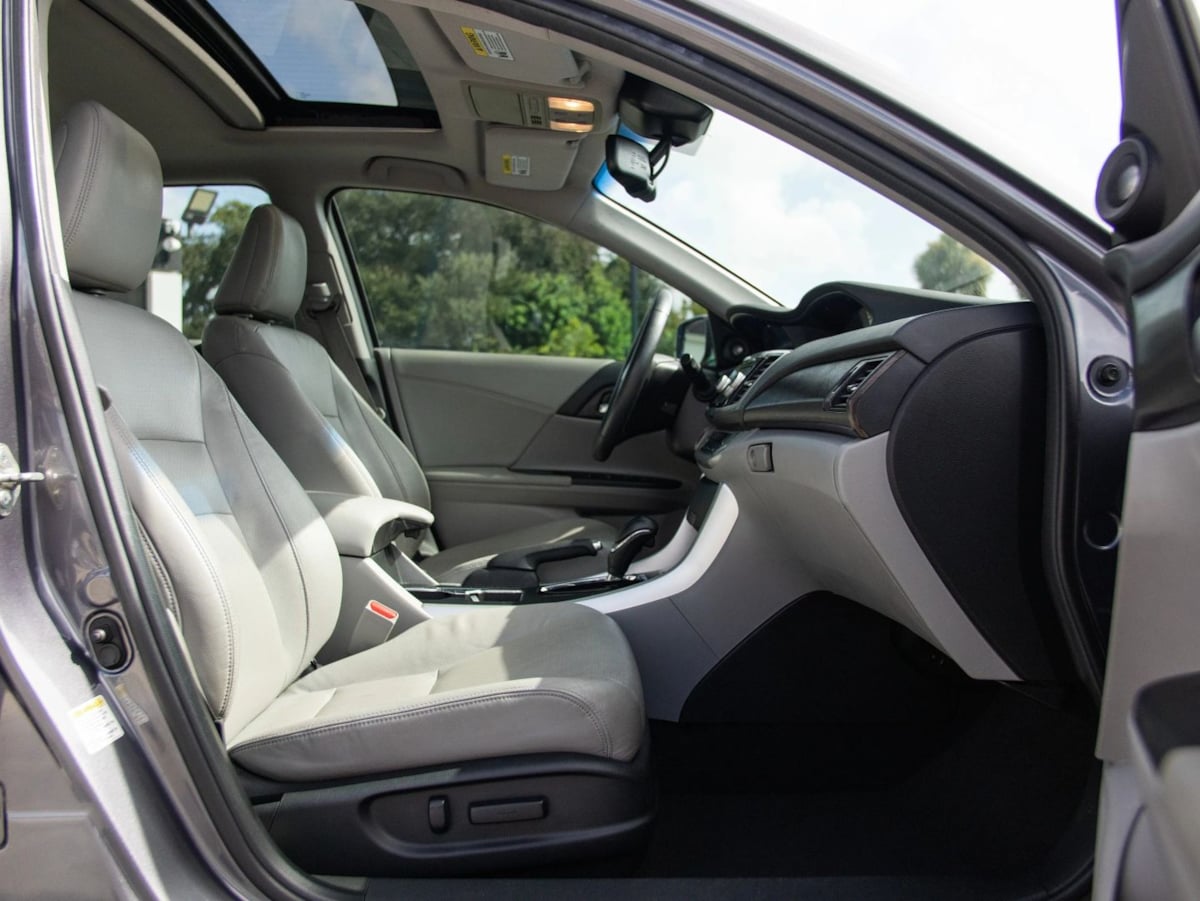 Honda Accord photo 20