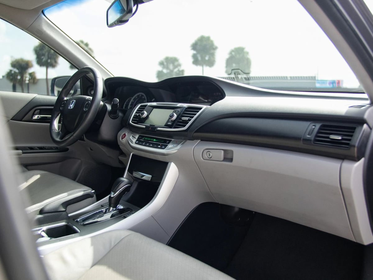 Honda Accord photo 23