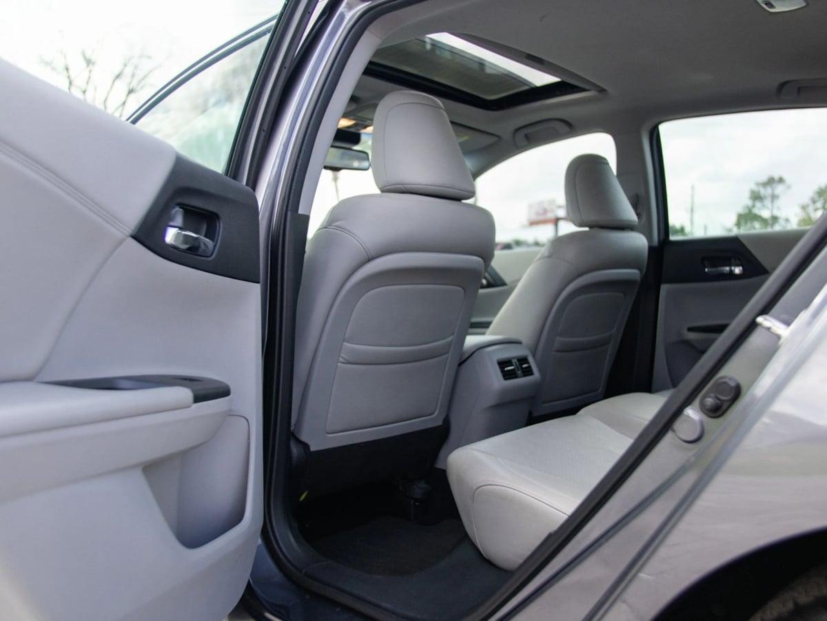 Honda Accord photo 24