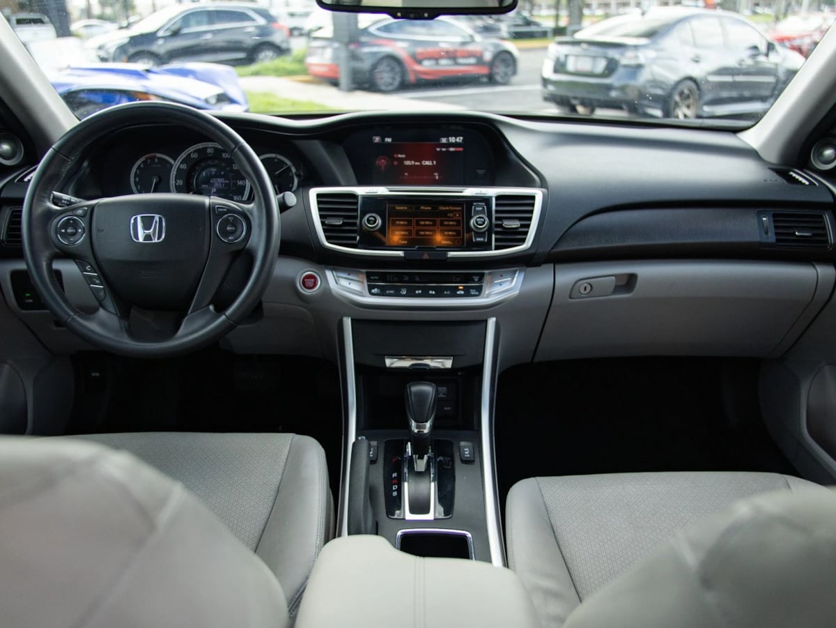 Honda Accord photo 28
