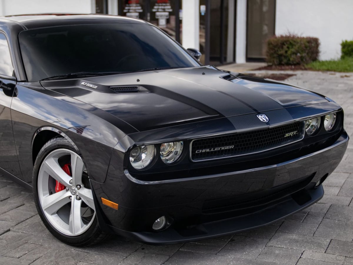 Dodge Challenger photo 4