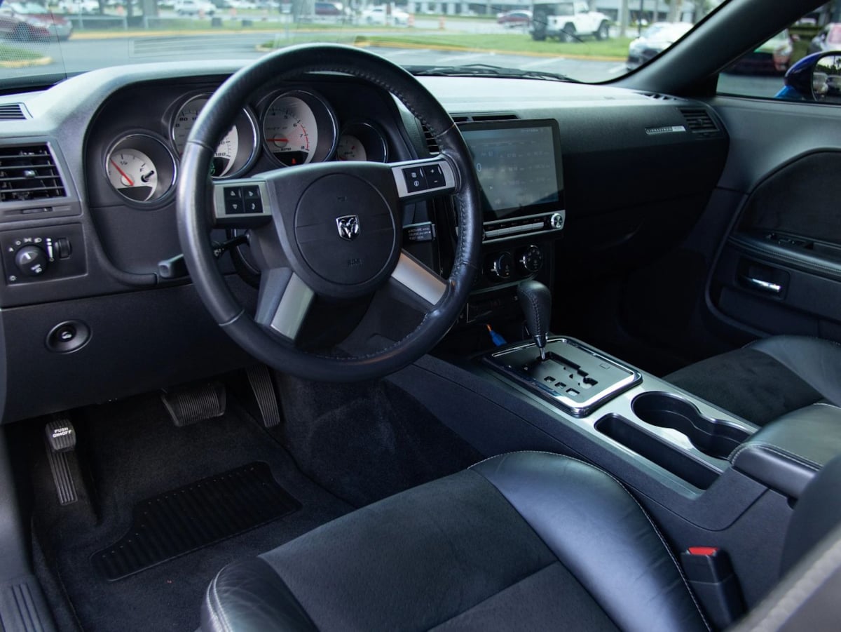 Dodge Challenger photo 21