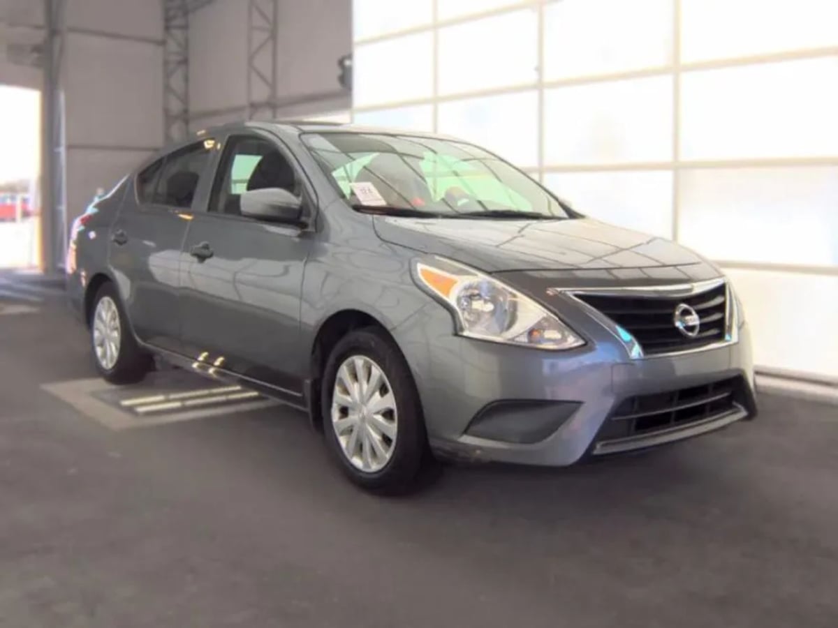 Nissan Versa photo 9