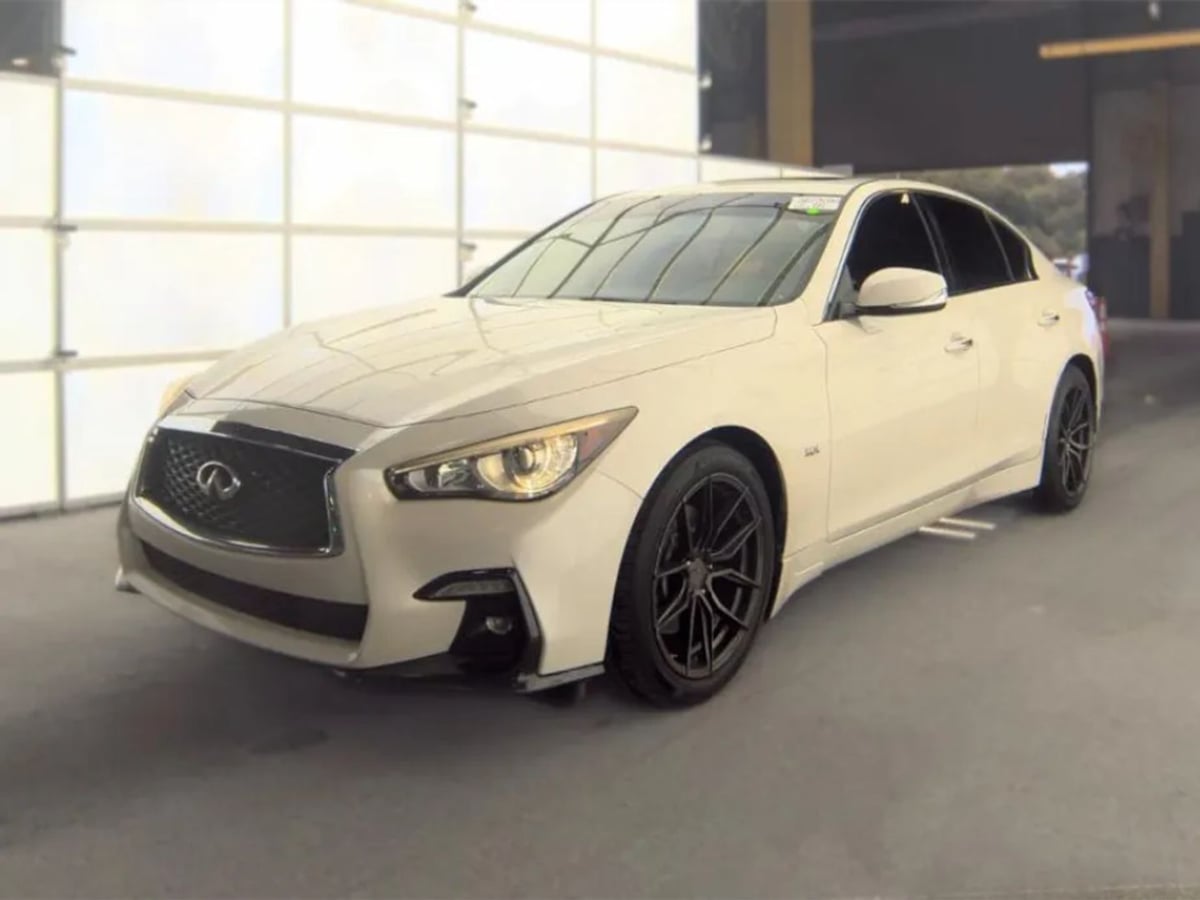 Infiniti Q50 photo 11