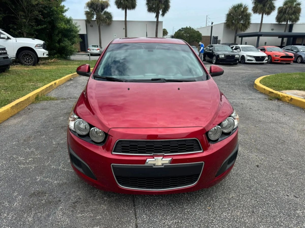 Chevrolet Sonic photo 2
