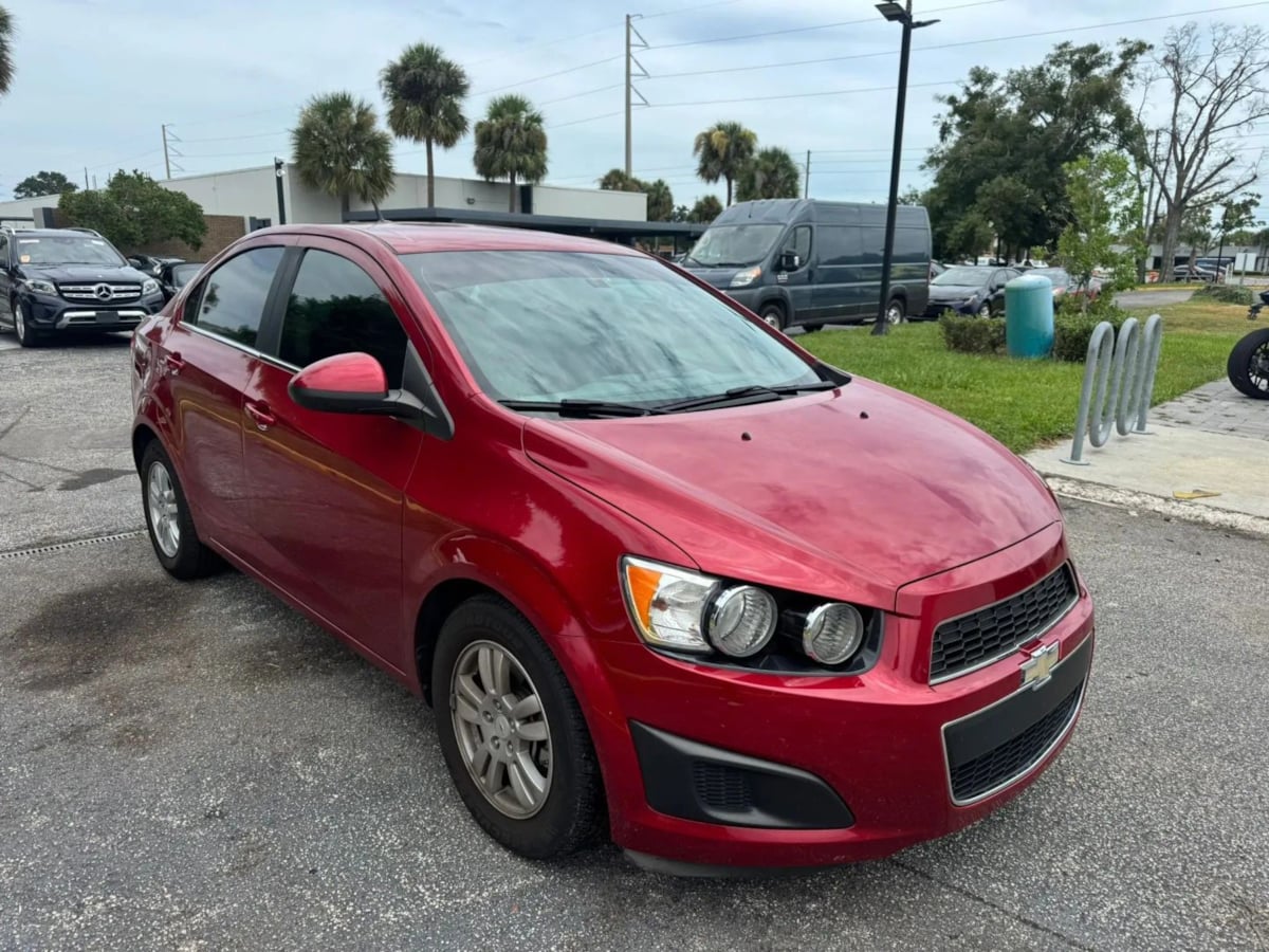 Chevrolet Sonic photo 3