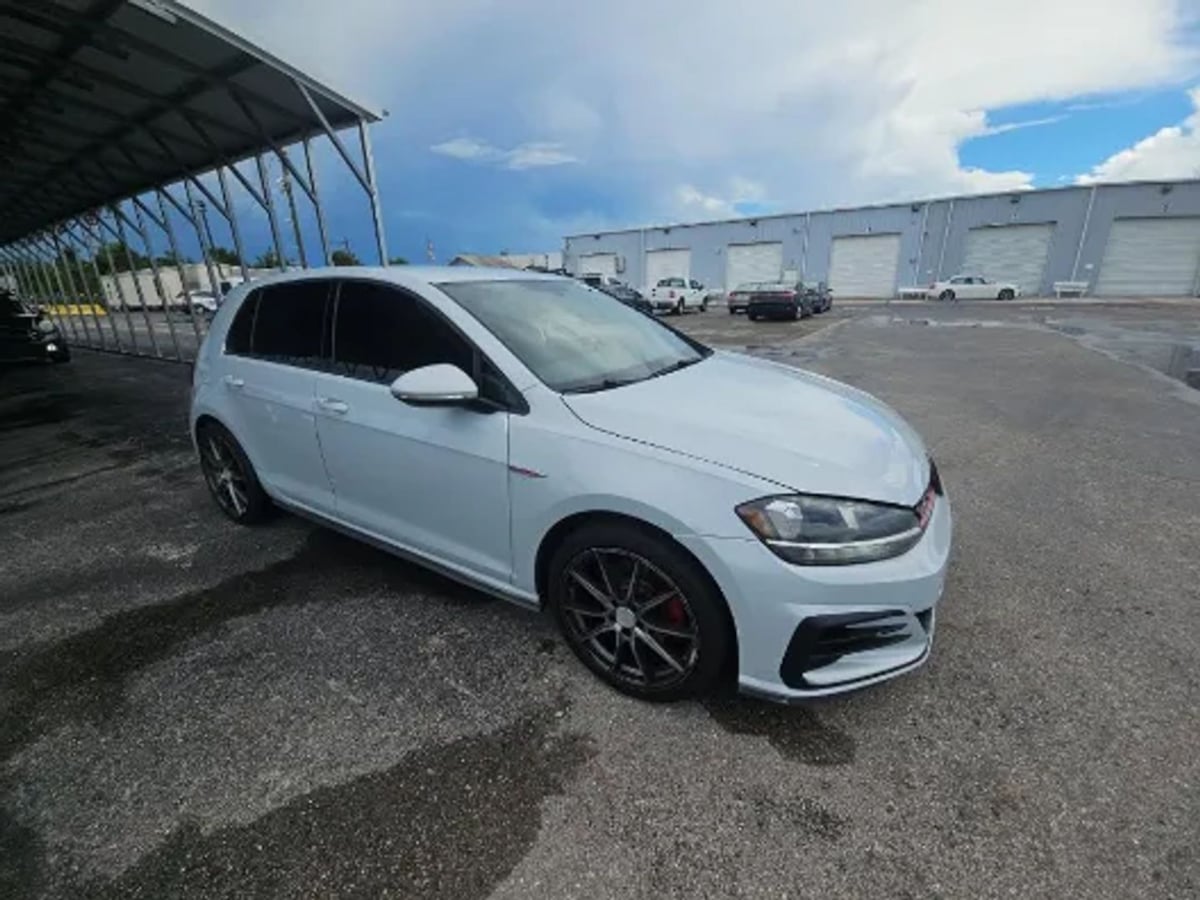 Volkswagen Golf GTI photo 11