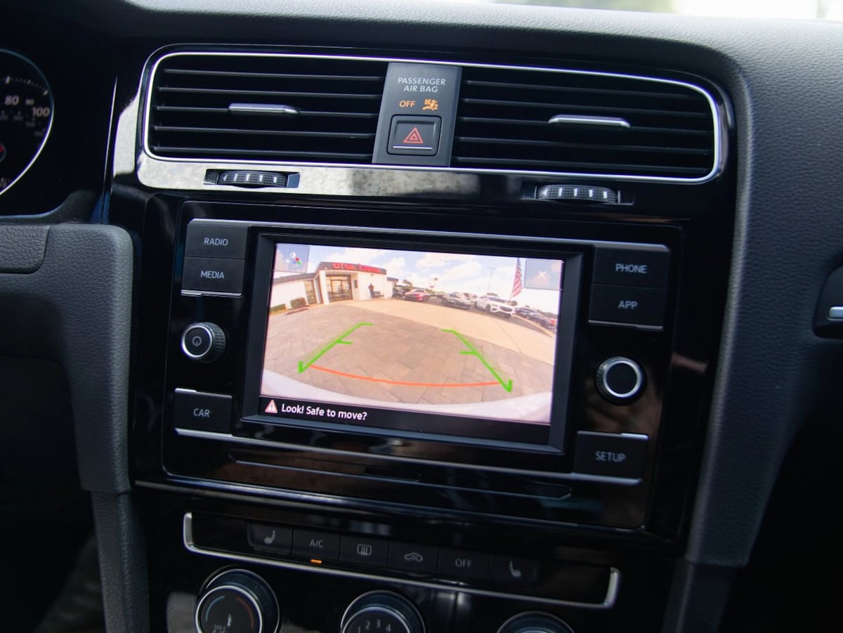 Photo 27 of this Volkswagen Golf GTI
