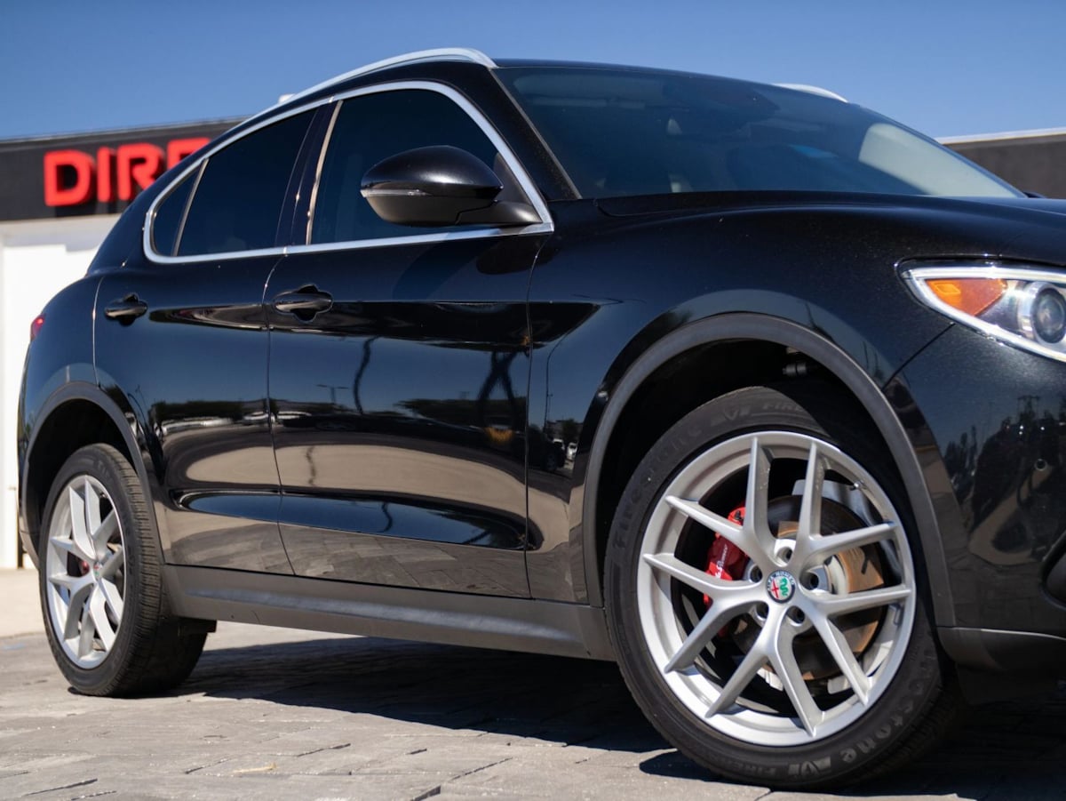 Photo 2 of this Alfa Romeo Stelvio