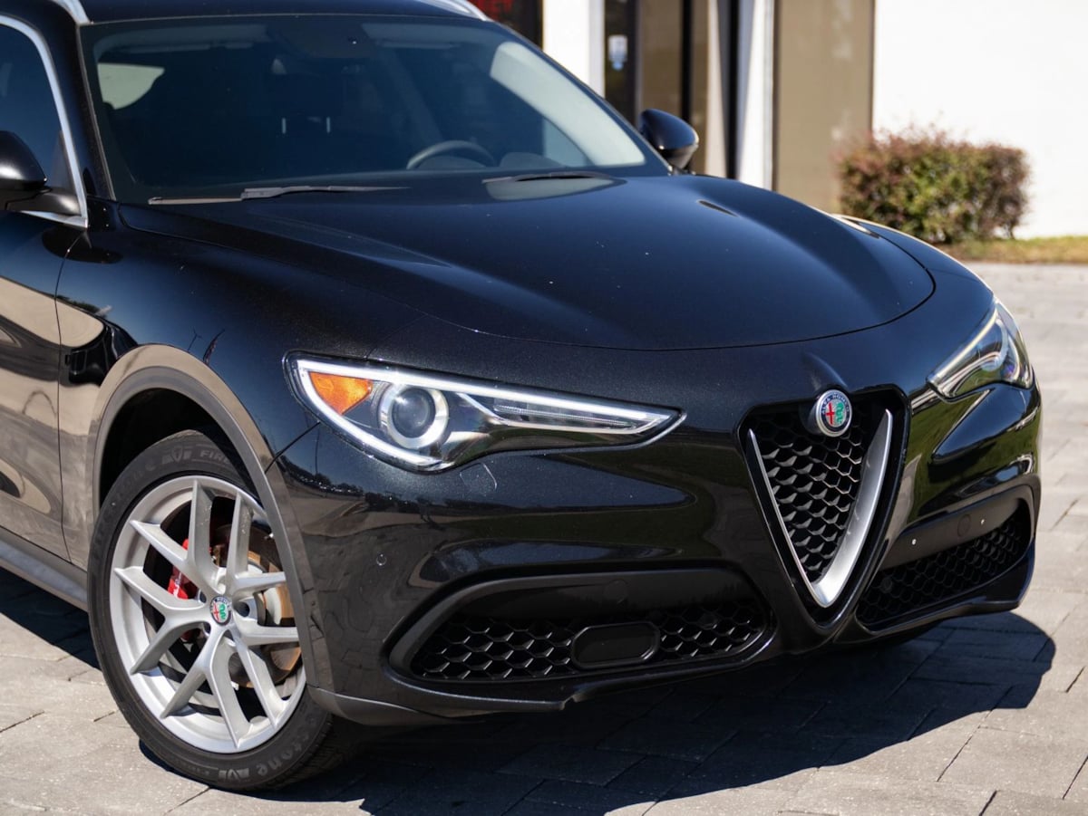 Photo 3 of this Alfa Romeo Stelvio
