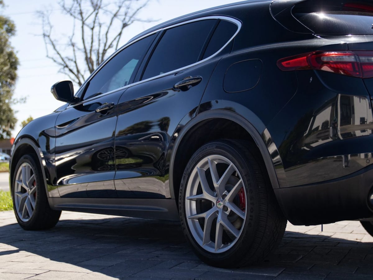 Photo 6 of this Alfa Romeo Stelvio