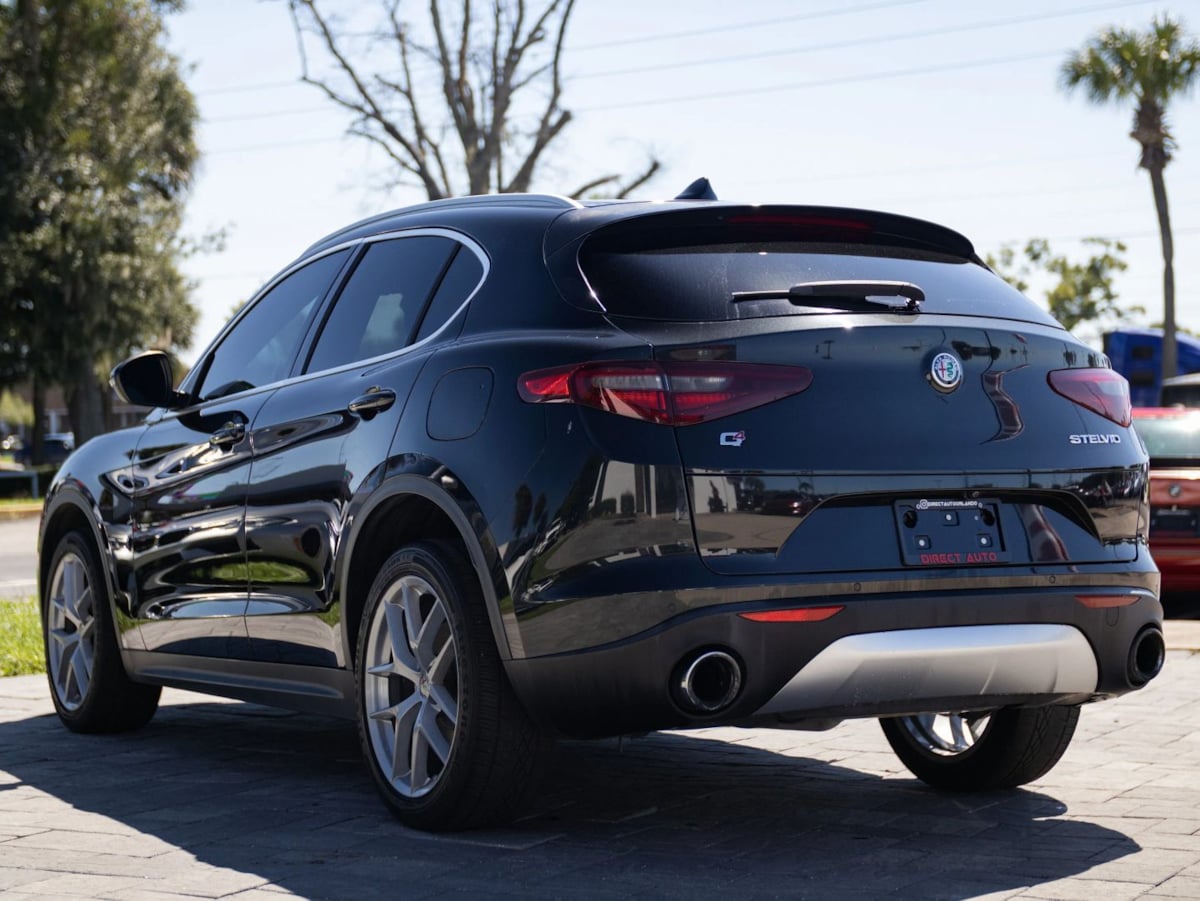 Photo 7 of this Alfa Romeo Stelvio