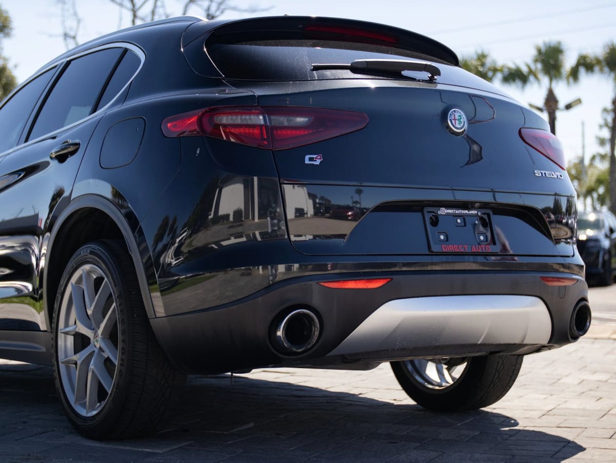 Photo 8 of this Alfa Romeo Stelvio