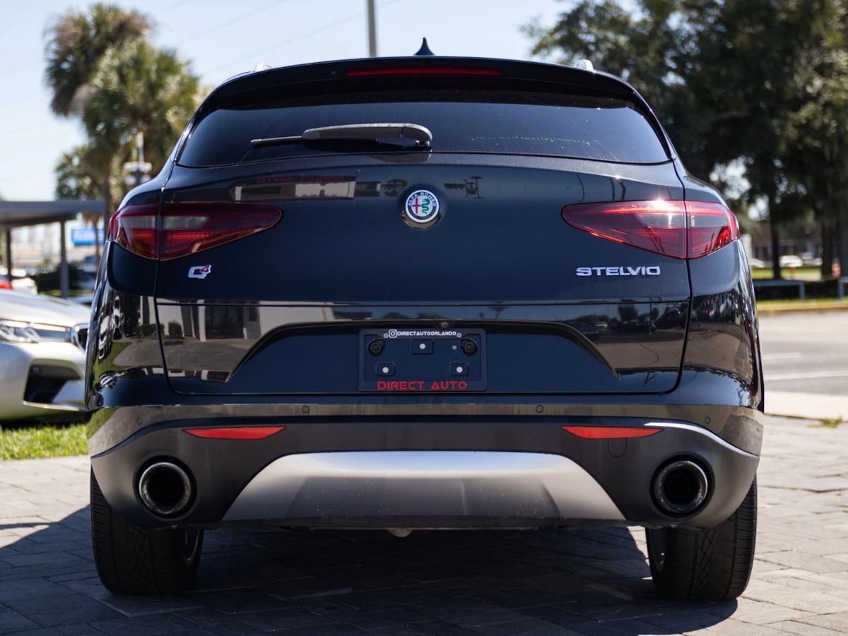 Photo 9 of this Alfa Romeo Stelvio