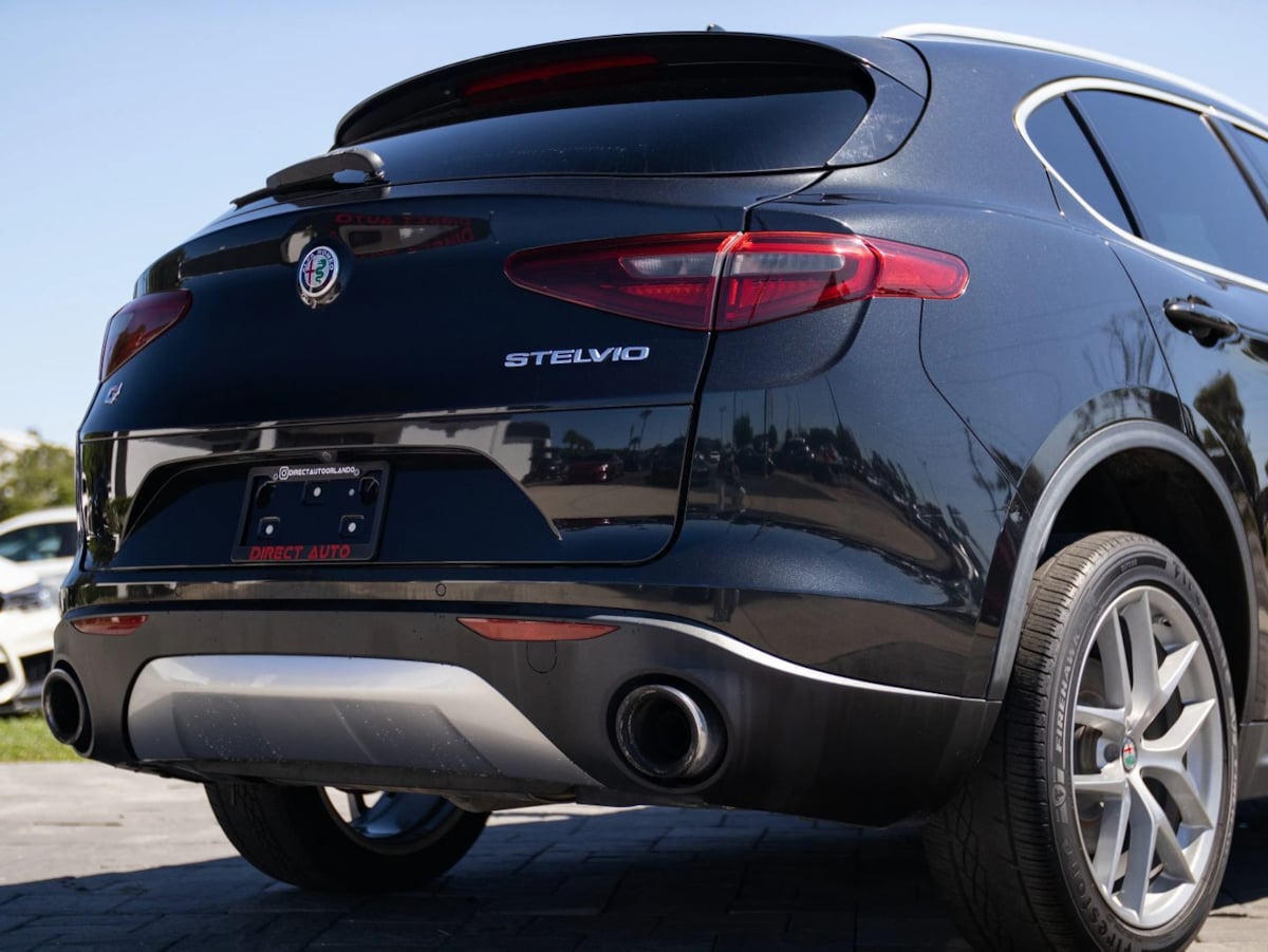 Photo 10 of this Alfa Romeo Stelvio