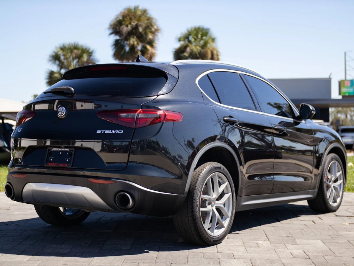 Photo 11 of this Alfa Romeo Stelvio