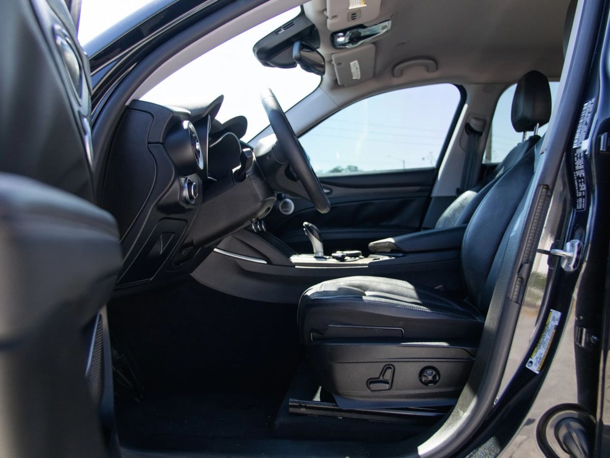 Photo 14 of this Alfa Romeo Stelvio