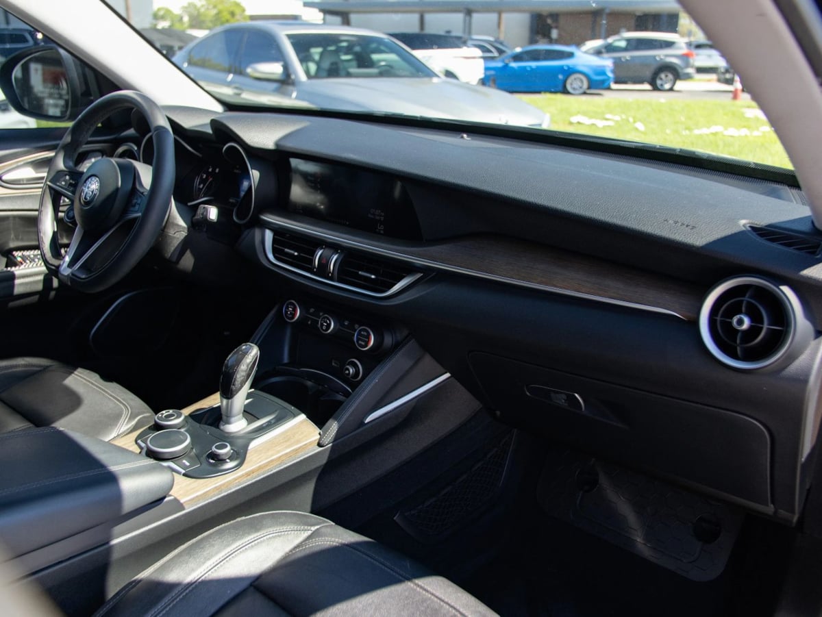 Photo 18 of this Alfa Romeo Stelvio