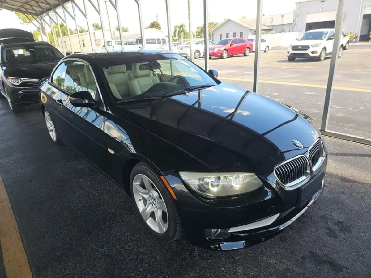 BMW 3 Series photo 2