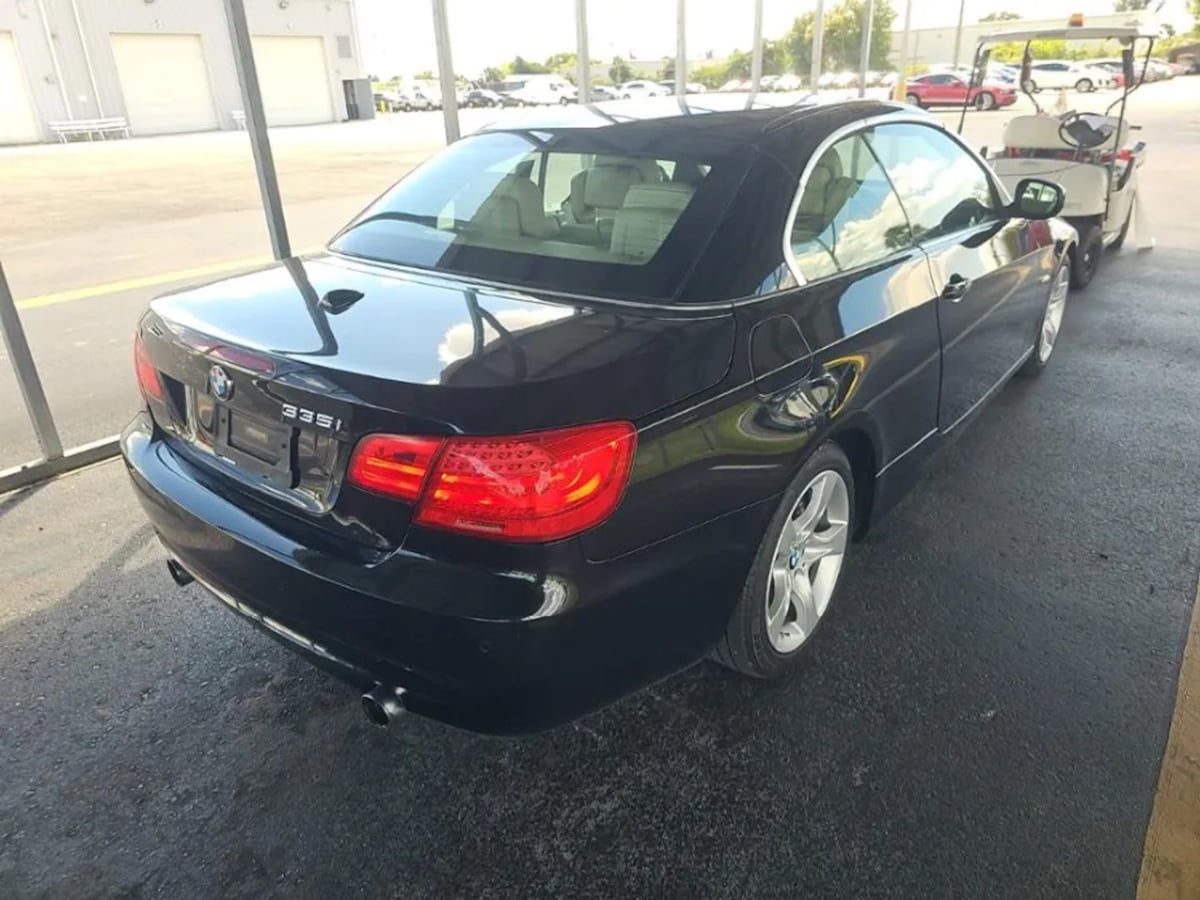 BMW 3 Series photo 4