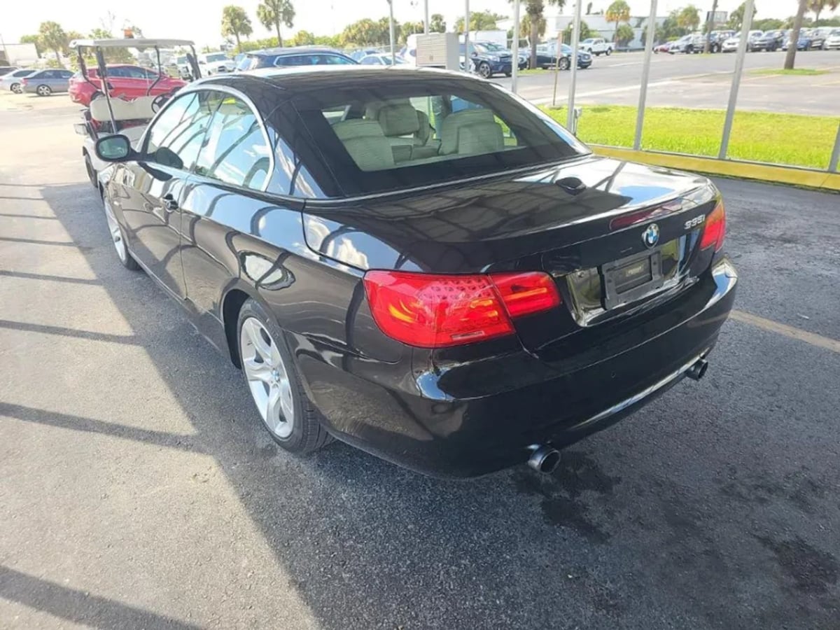 BMW 3 Series photo 5
