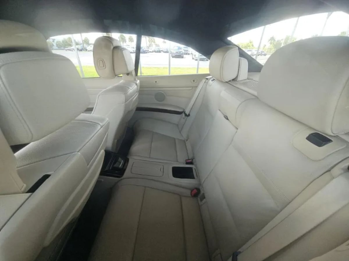 BMW 3 Series photo 8