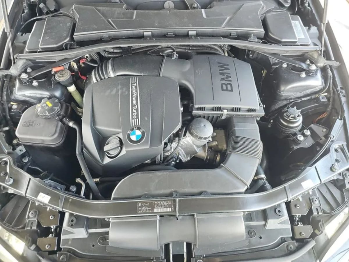 BMW 3 Series photo 9