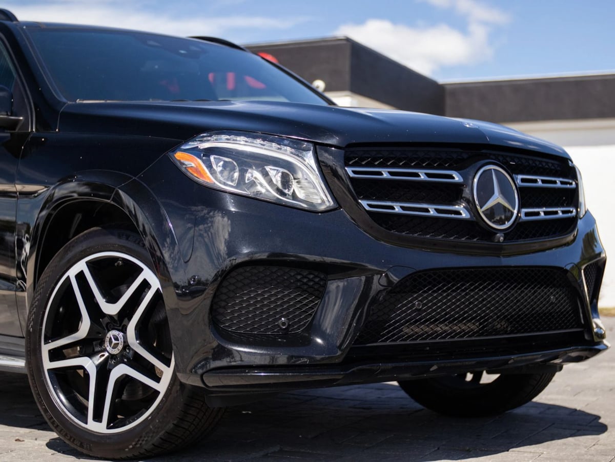 Photo 3 of this Mercedes-Benz GLS 550