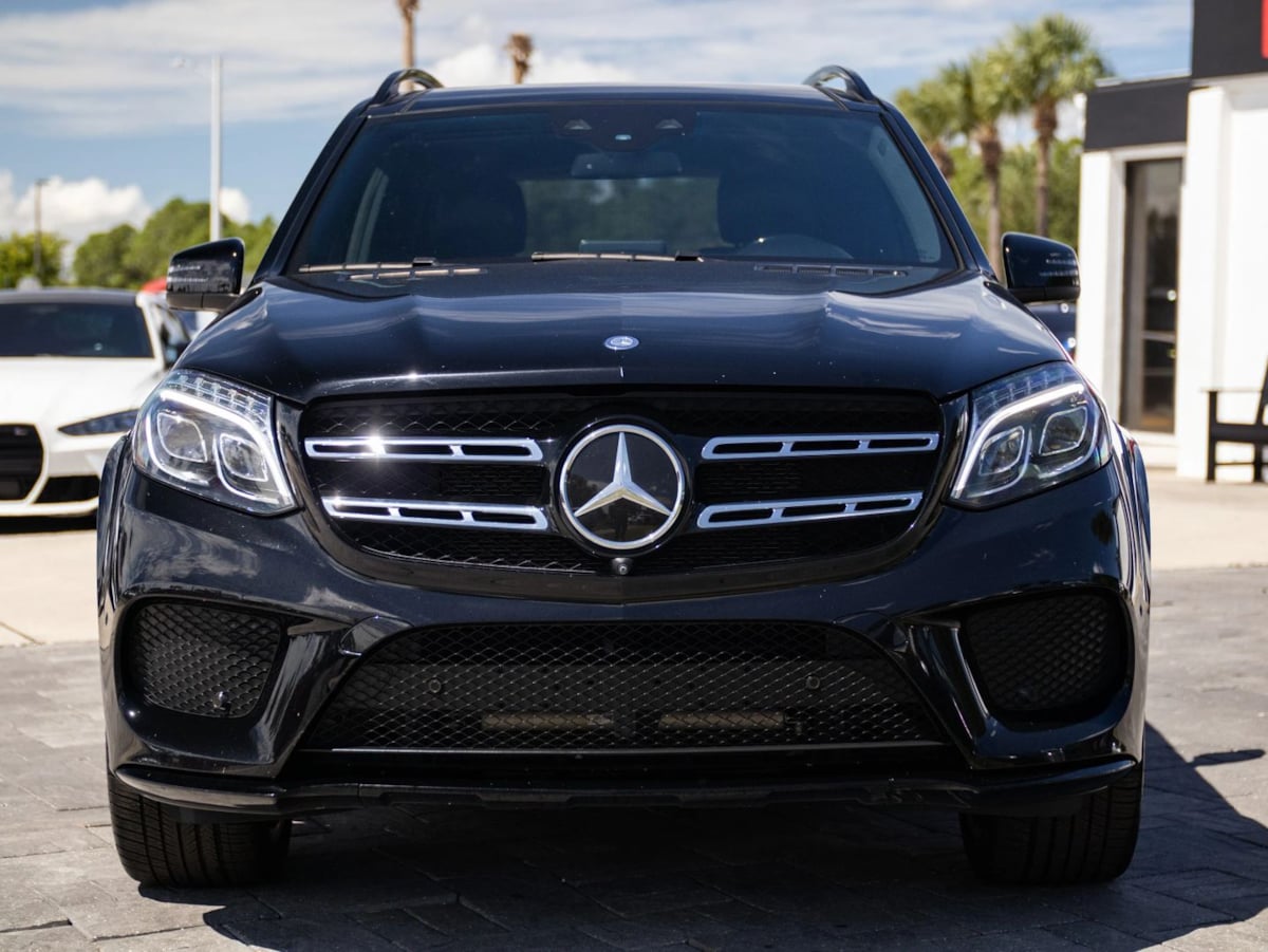 Photo 4 of this Mercedes-Benz GLS 550