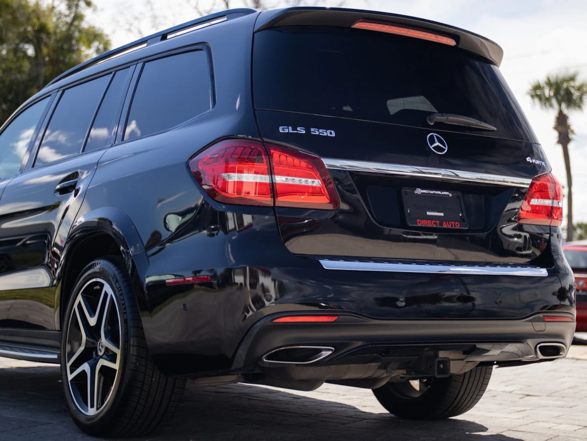 Photo 10 of this Mercedes-Benz GLS 550